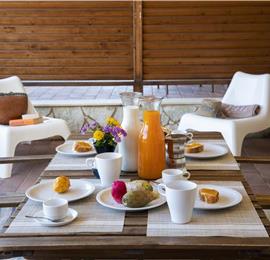 2 bedroom seaside apartments with shared pool, sleeps 4-5